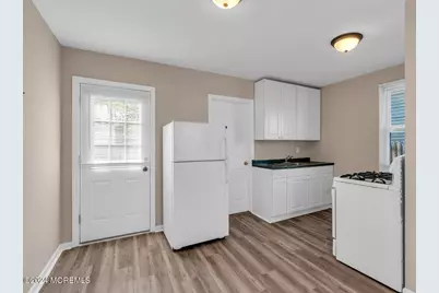 29 Drs James Parker Boulevard, Red Bank, NJ 07701 - Photo 4