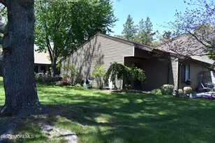 17 Concord Ct, Red Bank, NJ 07701 - Photo 2