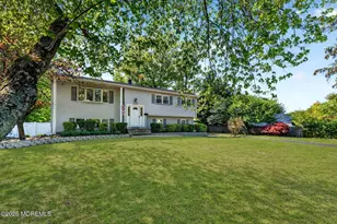 33 Bayberry Ln, New Monmouth, NJ 07748 - Photo 2