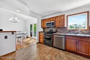 33 Bayberry Ln, New Monmouth, NJ 07748 - Photo 12