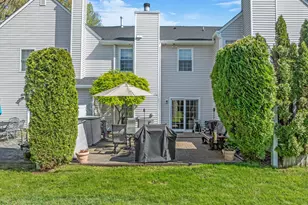 16 Vassar Pl, Morganville, NJ 07751 - Photo 4