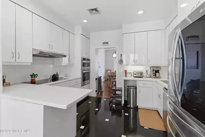 26 Half Moon Isle Isle, Jersey City, NJ 07305 - Photo 6
