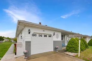 32 Bonaire Dr, Toms River Township, NJ 08757 - Photo 2