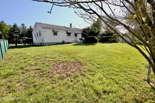 32 Toomin Dr, Neptune Township, NJ 07753 - Photo 10