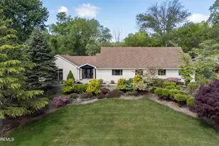 20 Sunrise Cir, Holmdel, NJ 07733 - Photo 2
