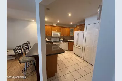 134 Amberly Drive #E, Manalapan Township, NJ 07726 - Photo 4