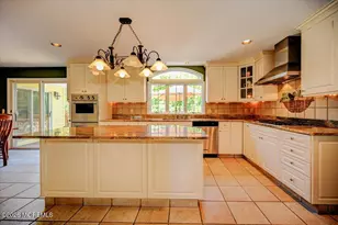 242 Williamsburg Dr, Shrewsbury, NJ 07702 - Photo 12