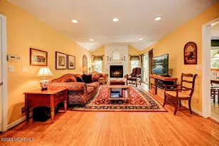 242 Williamsburg Dr, Shrewsbury, NJ 07702 - Photo 16