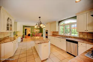 242 Williamsburg Dr, Shrewsbury, NJ 07702 - Photo 10