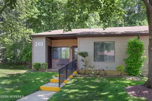 240 Medford Ct, Manalapan Township, NJ 07726 - Photo 28