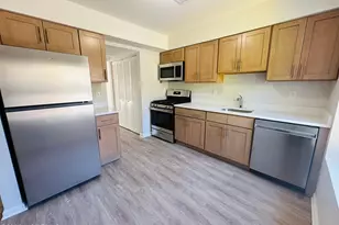 402 Woodlake Manor Dr, Lakewood, NJ 08701 - Photo 2