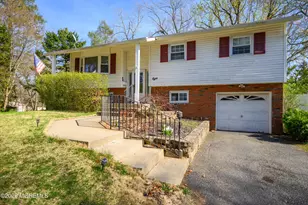8 Holiday Rd, Manalapan Township, NJ 07726 - Photo 2