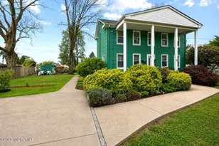 12 Willow Brook Rd, Freehold, NJ 07728 - Photo 2