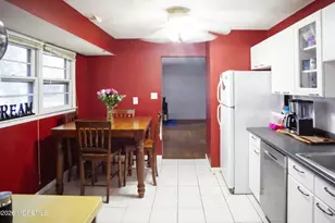9 Lawrence Pl, Freehold, NJ 07728 - Photo 6