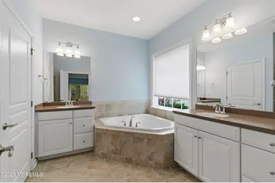 70 E Bosworth Boulevard, Farmingdale, NJ 07727 - Photo 24