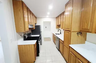 26 Meadow Green Cir, Manalapan Township, NJ 07726 - Photo 2