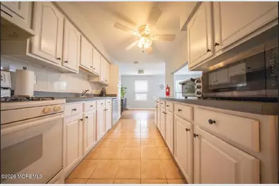 15 Fieldcrest Way, Hazlet Township, NJ 07730 - Photo 10
