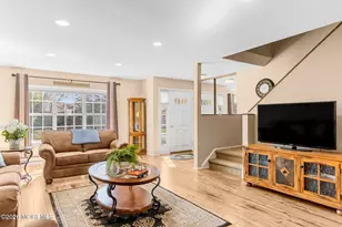 376 Stirling Dr, Monroe Township, NJ 08831 - Photo 6