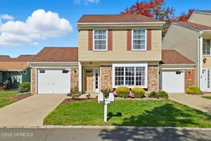 376 Stirling Dr, Monroe Township, NJ 08831 - Photo 2