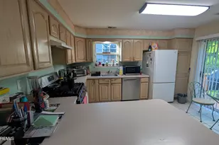10 Beacon Ct, Holmdel, NJ 07733 - Photo 16
