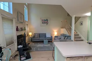 10 Beacon Ct, Holmdel, NJ 07733 - Photo 10