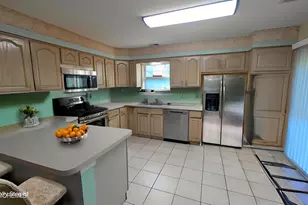 10 Beacon Ct, Holmdel, NJ 07733 - Photo 18