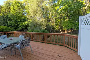 10 Beacon Ct, Holmdel, NJ 07733 - Photo 32