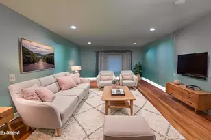 10 Beacon Ct, Holmdel, NJ 07733 - Photo 4