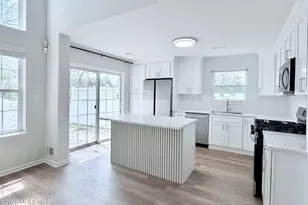 1 Whitemarsh Dr, Manalapan Township, NJ 07726 - Photo 4
