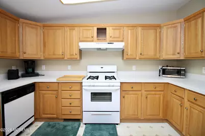 92 Cardinal Way, Freehold, NJ 07728 - Photo 16