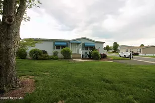 92 Cardinal Way, Freehold, NJ 07728 - Photo 4