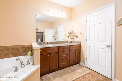 319 Regency Place #319, Woodbridge Township, NJ 07095 - Photo 12