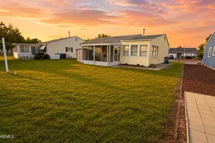 27 Norfolk Dr, Toms River Township, NJ 08757 - Photo 4