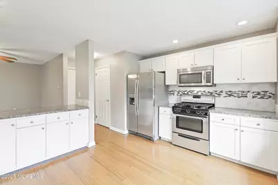 95 Madison Court, Tinton Falls, NJ 07712 - Photo 8