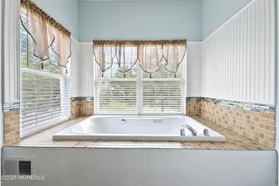 95 Madison Court, Tinton Falls, NJ 07712 - Photo 18