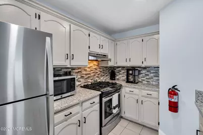 421 Hancock Place, Morganville, NJ 07751 - Photo 10