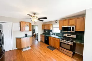 37 Boehmhurst Ave, Sayreville, NJ 08872 - Photo 2