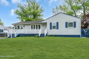 209 Ridge Ave, Belford, NJ 07718 - Photo 2