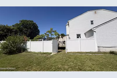 8 Bonnie Drive, Middletown, NJ 07748 - Photo 4