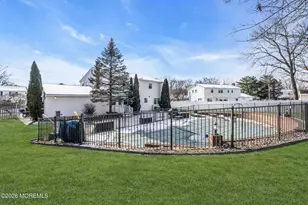 4 Meadowbrook Dr, Howell Township, NJ 07731 - Photo 4