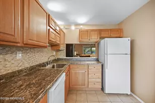 220 Medford Ct, Manalapan Township, NJ 07726 - Photo 8