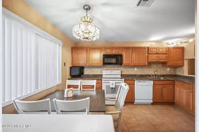 220 Medford Court #C, Manalapan Township, NJ 07726 - Photo 6