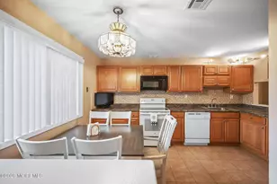 220 Medford Ct, Manalapan Township, NJ 07726 - Photo 6