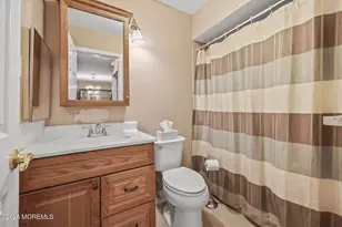 220 Medford Ct, Manalapan Township, NJ 07726 - Photo 20