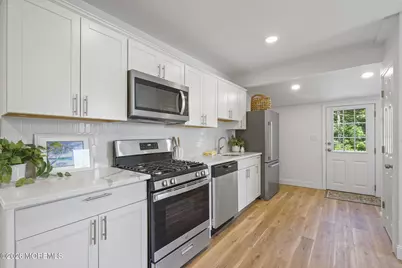 310 East Road, Belford, NJ 07718 - Photo 2