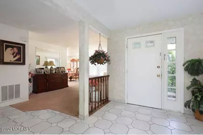 19 Alexandria Drive, Manalapan Township, NJ 07726 - Photo 4
