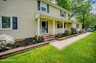 40 Woodstock Pl, Freehold, NJ 07728 - Photo 2
