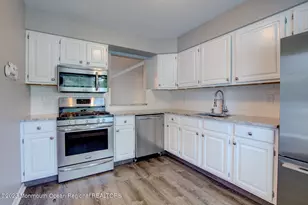 16 Gloucester Ct, Freehold, NJ 07728 - Photo 4