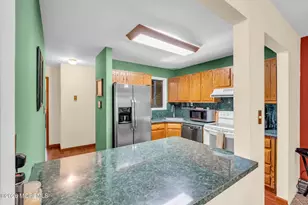 34 Dickinson Ct, Red Bank, NJ 07701 - Photo 4