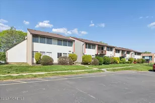 C10 Avon Dr, East Windsor Township, NJ 08520 - Photo 2